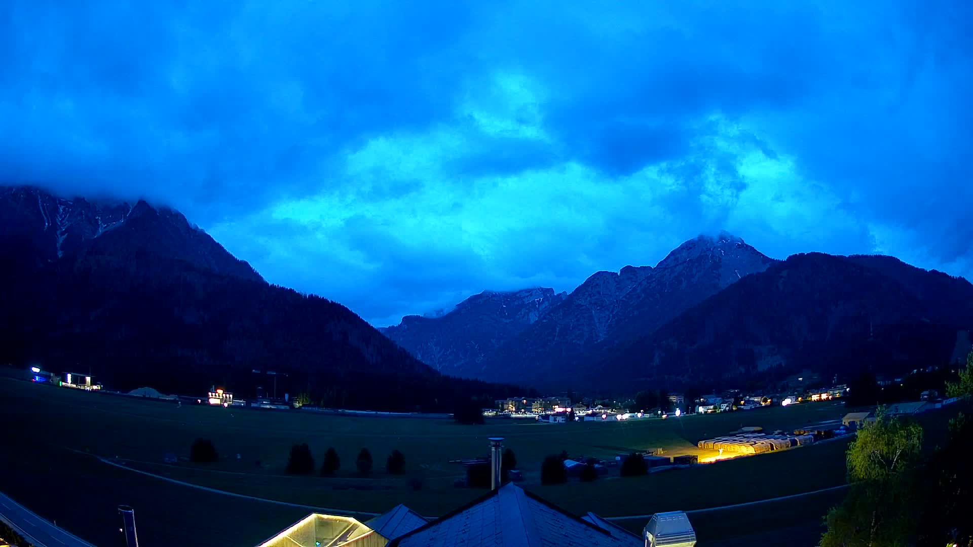 Spletna kamera Toblach Dolomiti – Pogled iz hotela Rosengarten