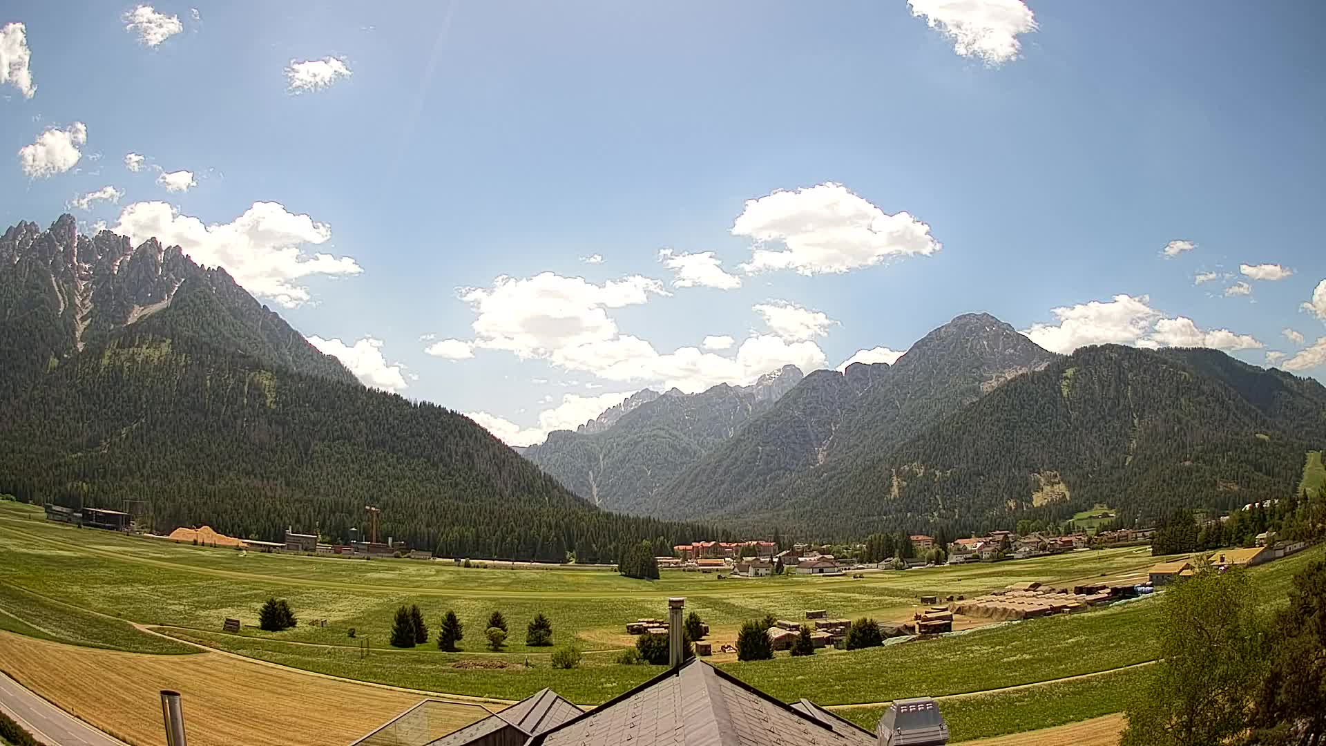 Spletna kamera Toblach Dolomiti – Pogled iz hotela Rosengarten
