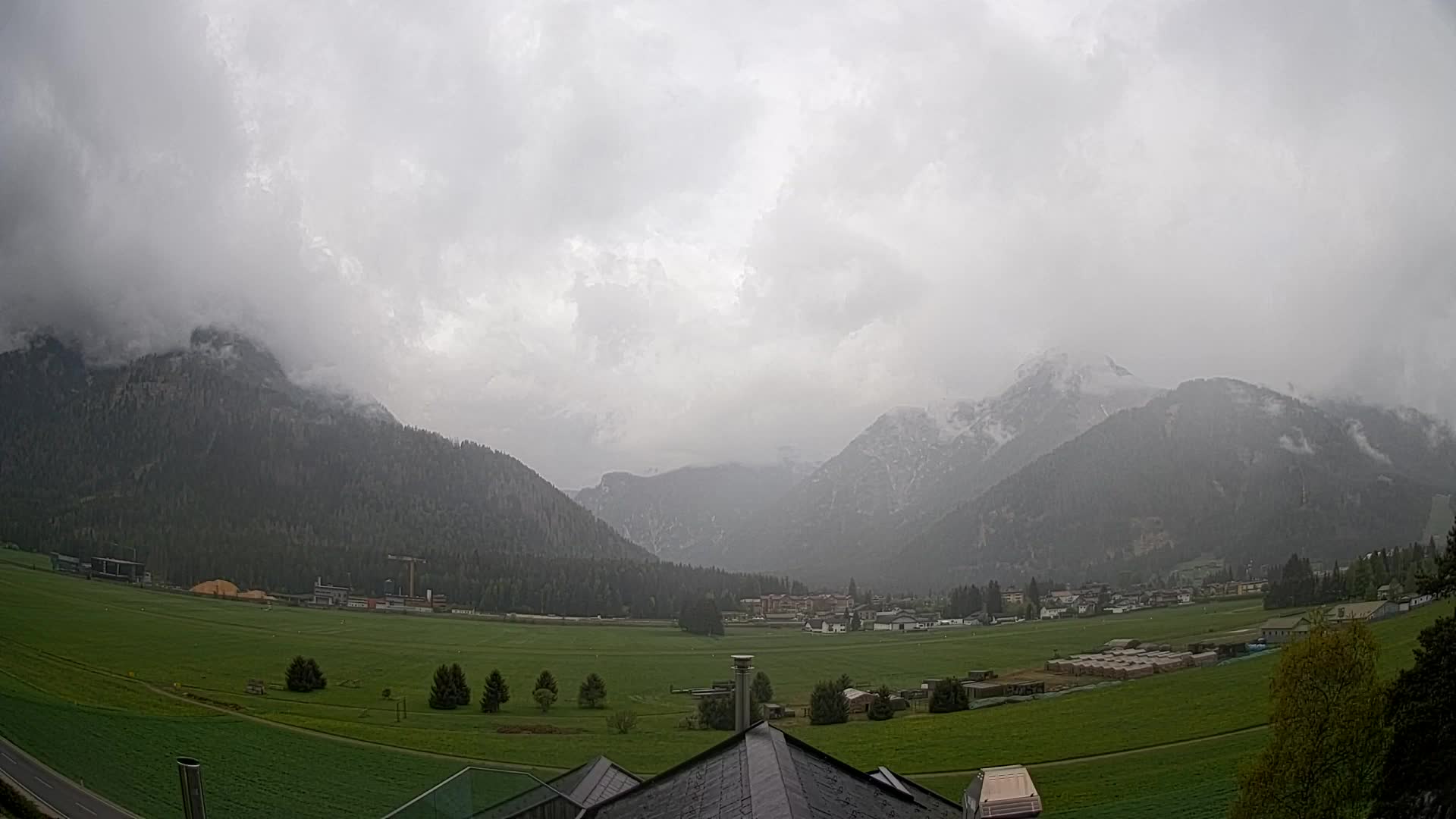 Web kamera Toblach Dolomiti – Pogled s Hotela Rosengarten