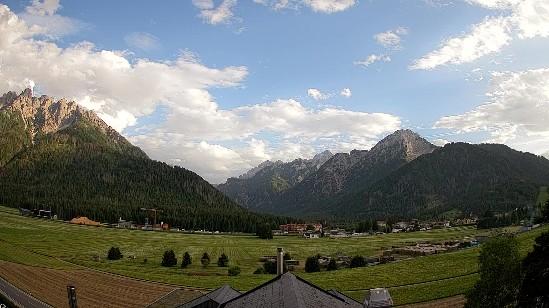 Web kamera Toblach Dolomiti – Pogled s Hotela Rosengarten