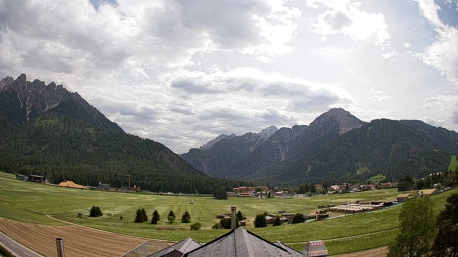 Spletna kamera Toblach Dolomiti – Pogled iz hotela Rosengarten