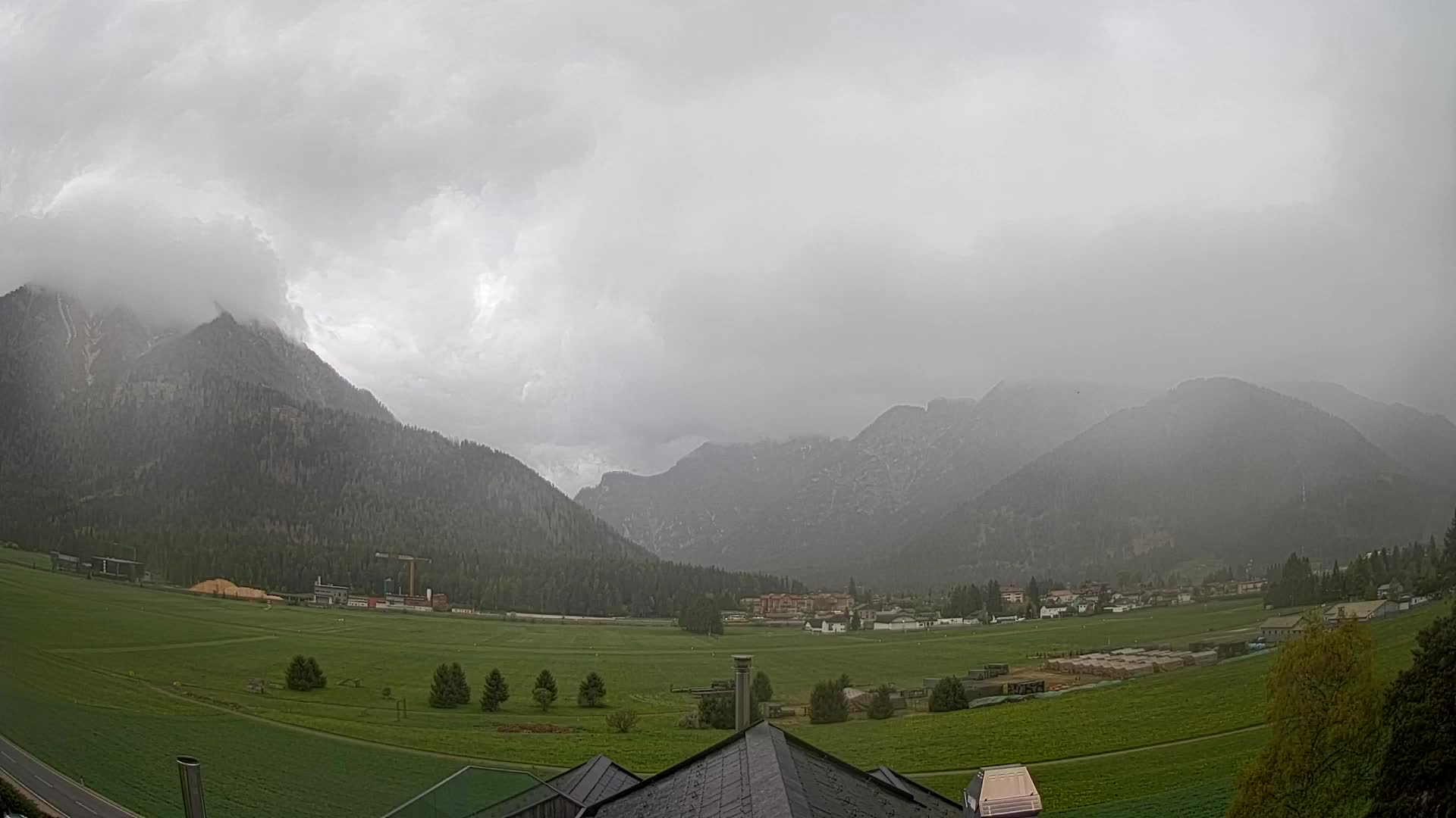 Spletna kamera Toblach Dolomiti – Pogled iz hotela Rosengarten