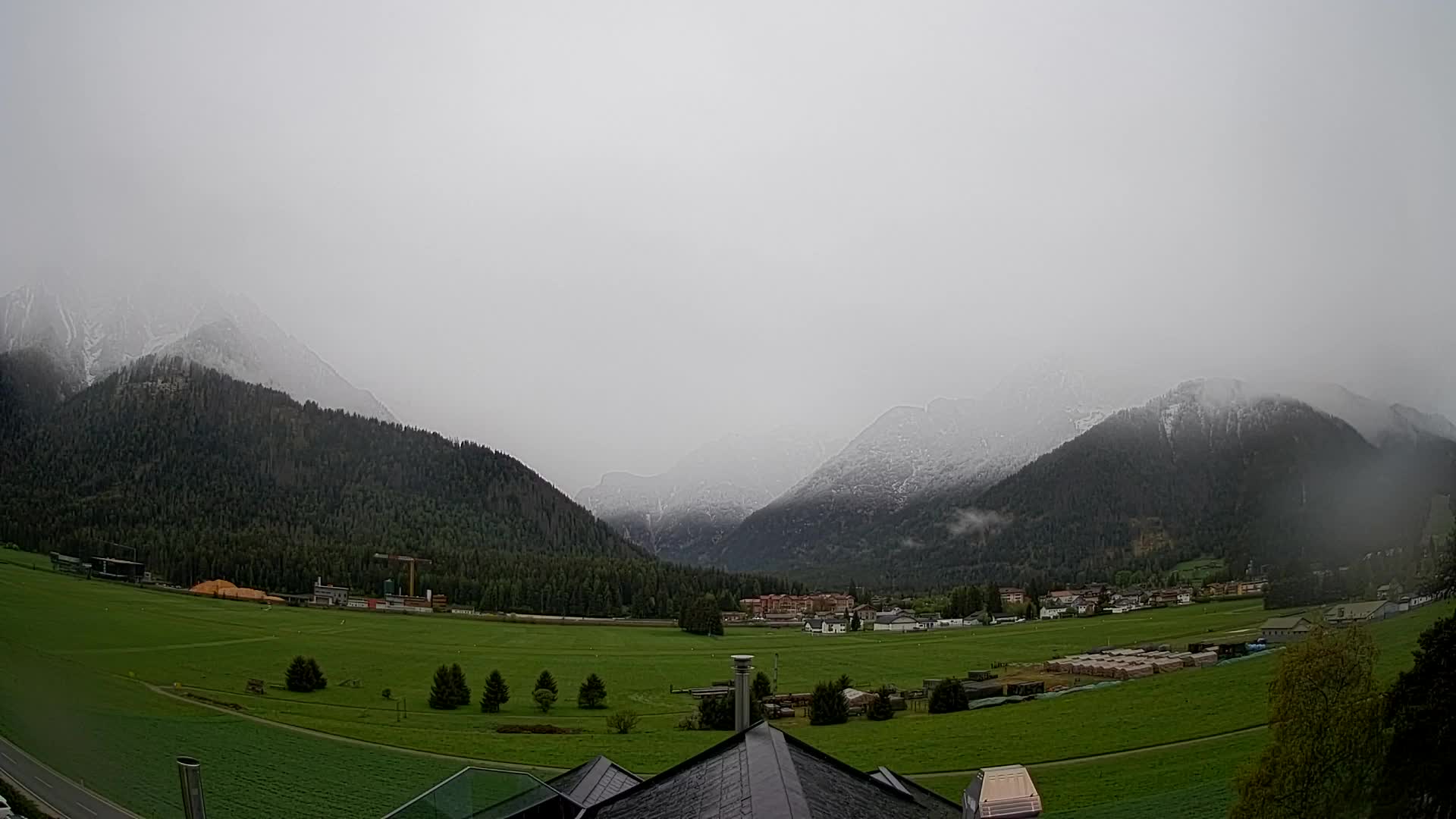 Spletna kamera Toblach Dolomiti – Pogled iz hotela Rosengarten