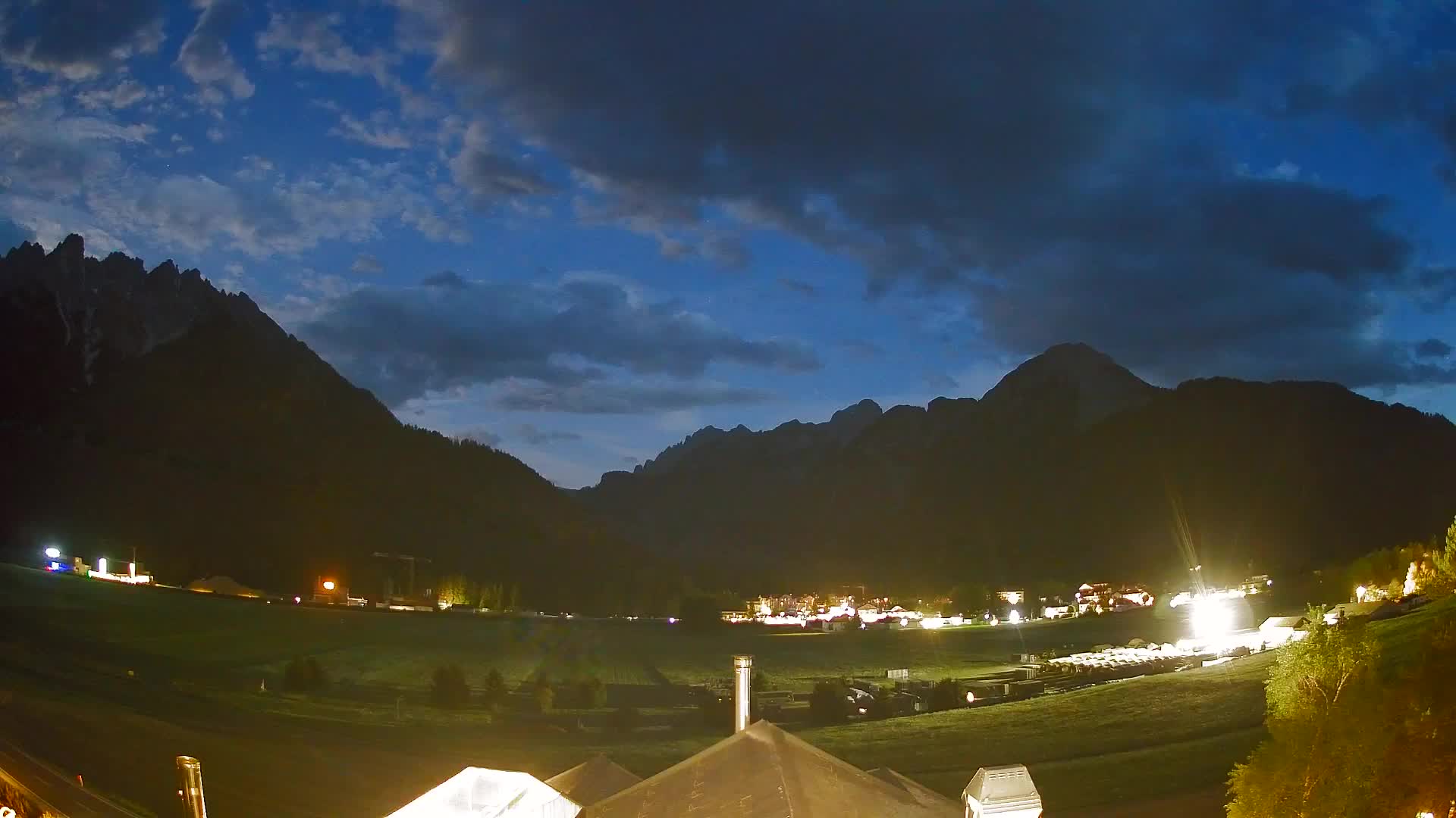 Spletna kamera Toblach Dolomiti – Pogled iz hotela Rosengarten