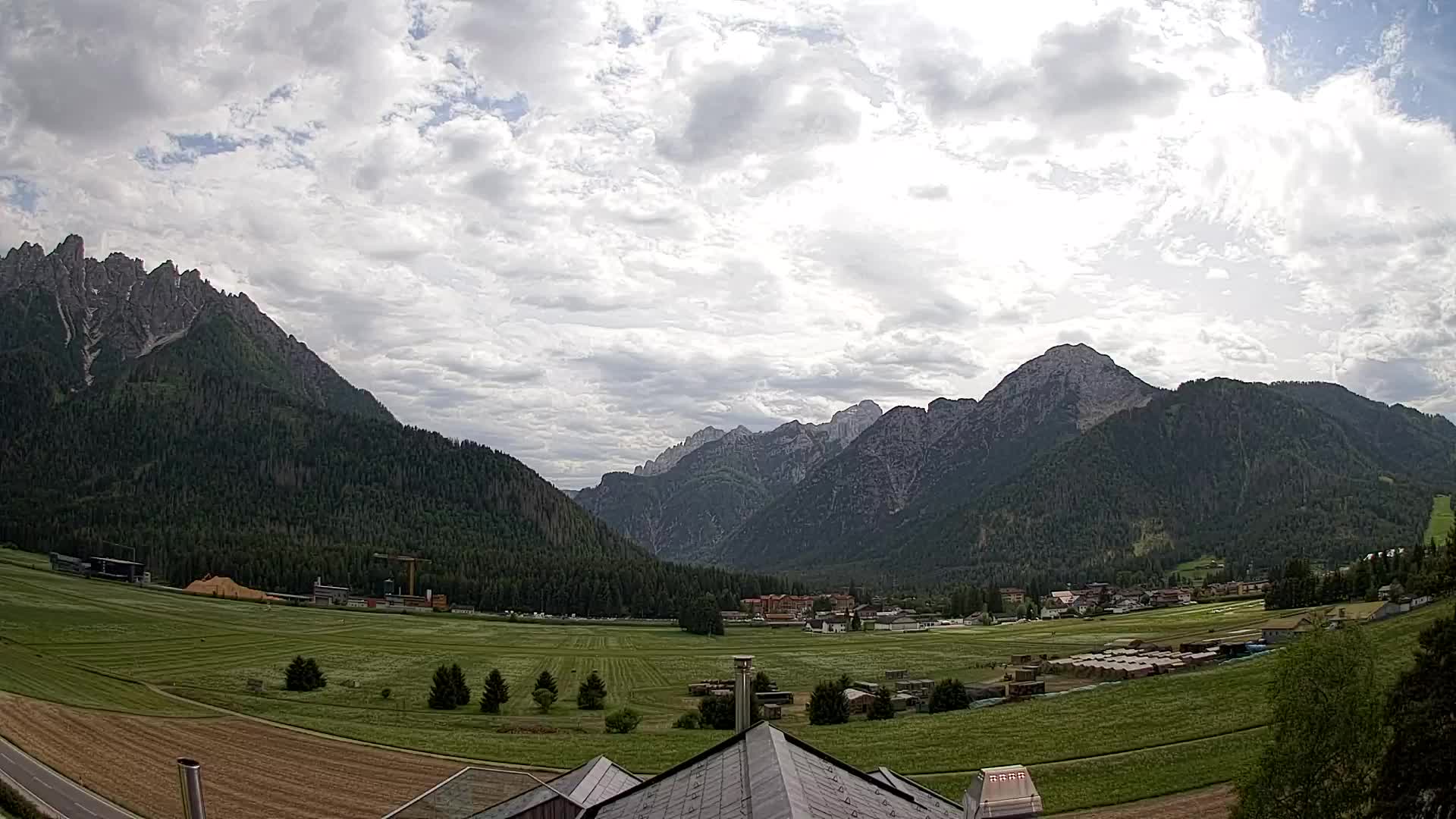 Web kamera Toblach Dolomiti – Pogled s Hotela Rosengarten