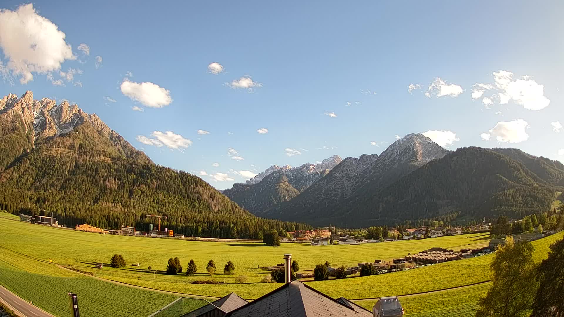 Webcam Toblach Dolomites – View from Hotel Rosengarten