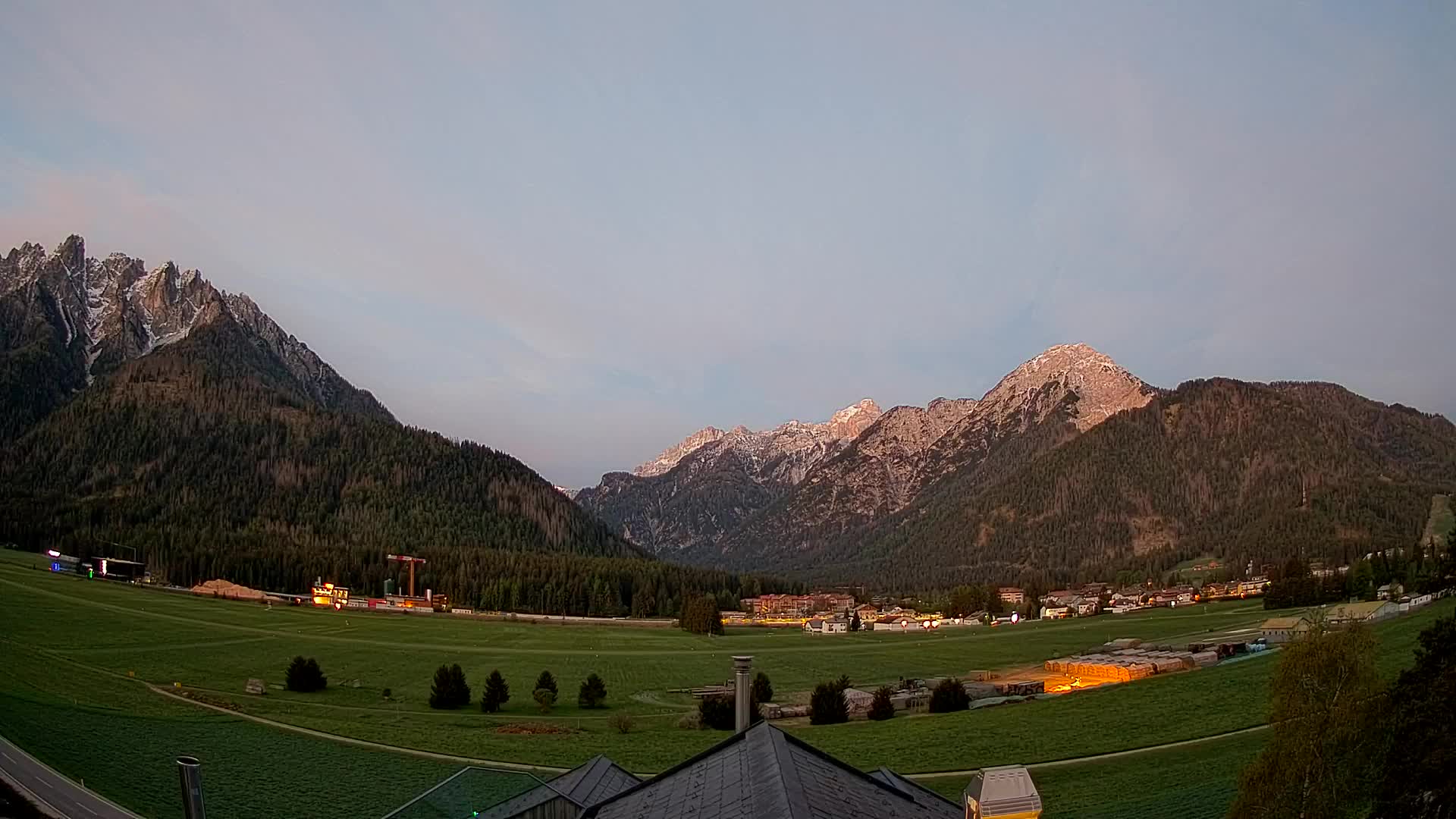Web kamera Toblach Dolomiti – Pogled s Hotela Rosengarten