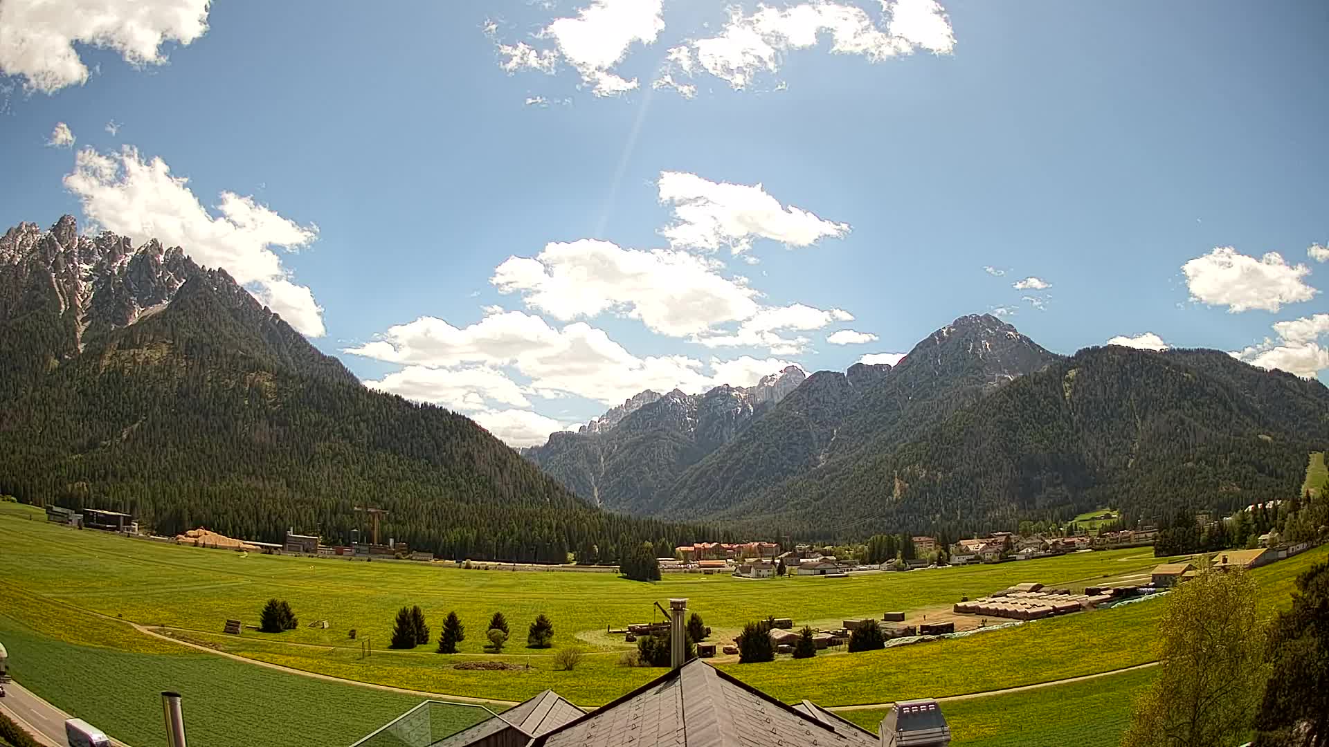 Web kamera Toblach Dolomiti – Pogled s Hotela Rosengarten