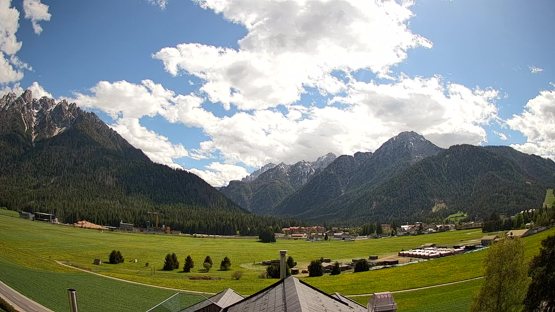 Spletna kamera Toblach Dolomiti – Pogled iz hotela Rosengarten