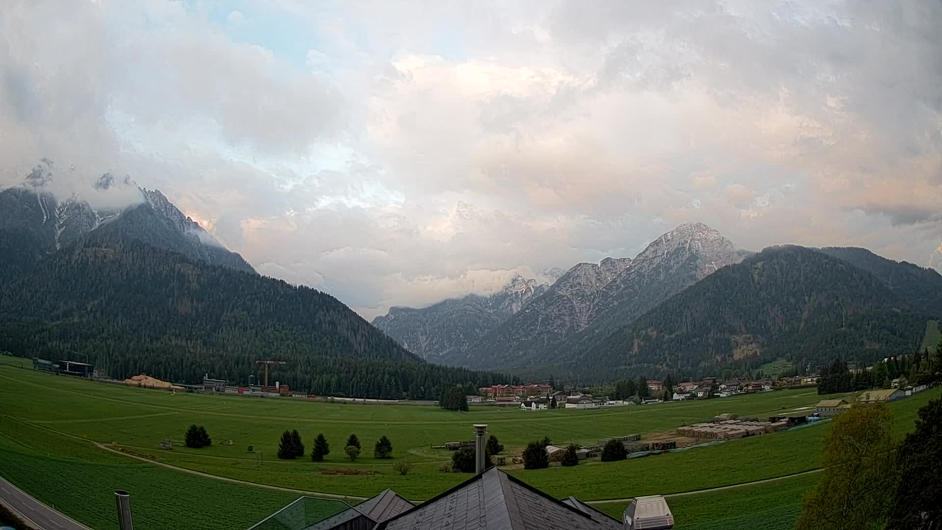 Web kamera Toblach Dolomiti – Pogled s Hotela Rosengarten