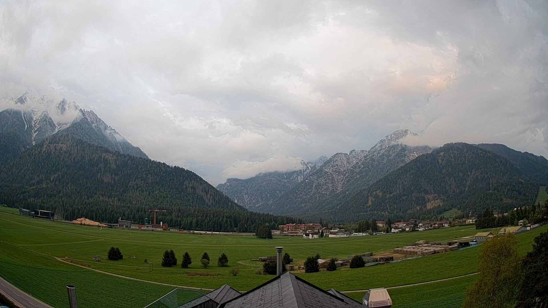 Web kamera Toblach Dolomiti – Pogled s Hotela Rosengarten