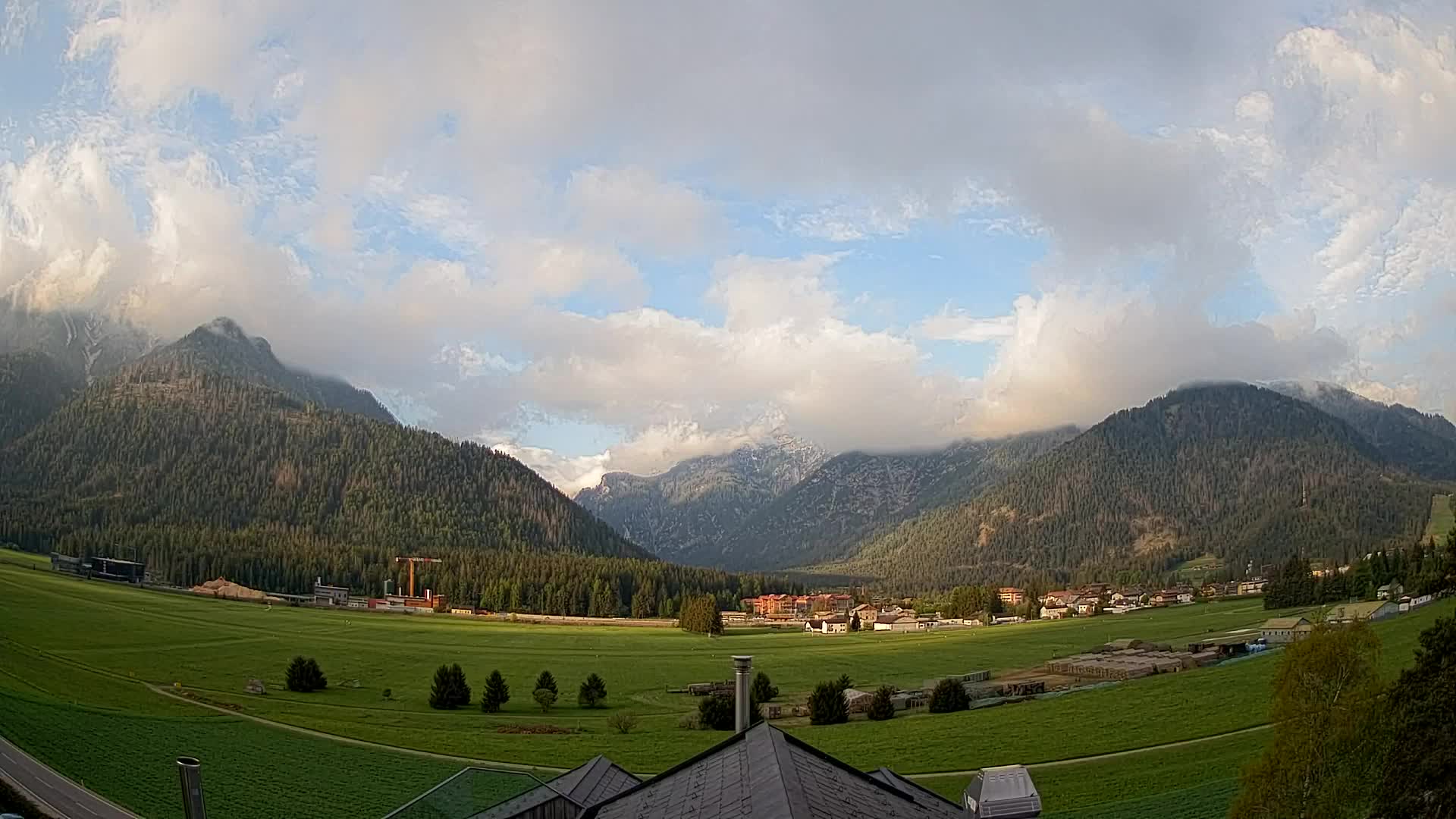 Web kamera Toblach Dolomiti – Pogled s Hotela Rosengarten