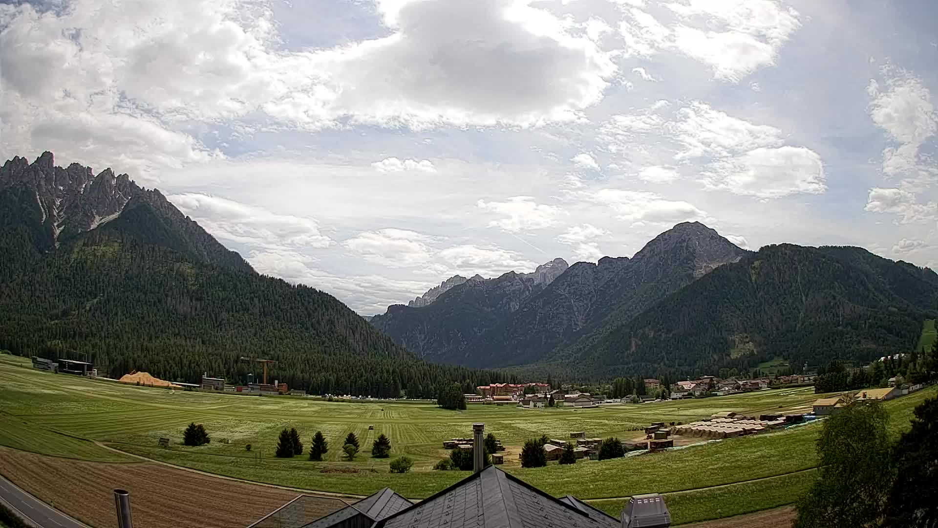 Spletna kamera Toblach Dolomiti – Pogled iz hotela Rosengarten