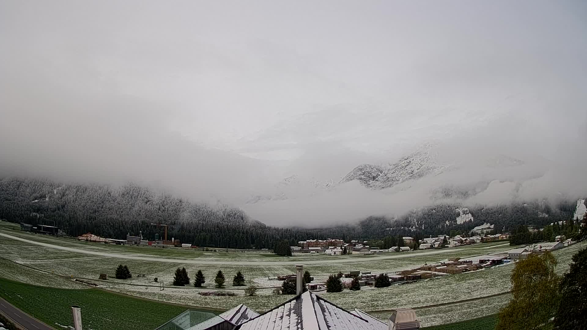 Spletna kamera Toblach Dolomiti – Pogled iz hotela Rosengarten