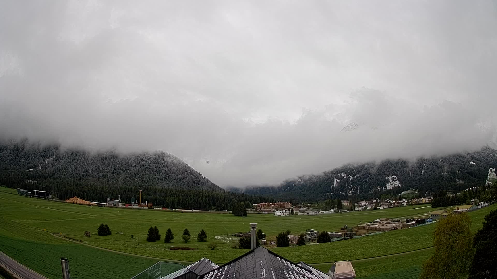 Spletna kamera Toblach Dolomiti – Pogled iz hotela Rosengarten