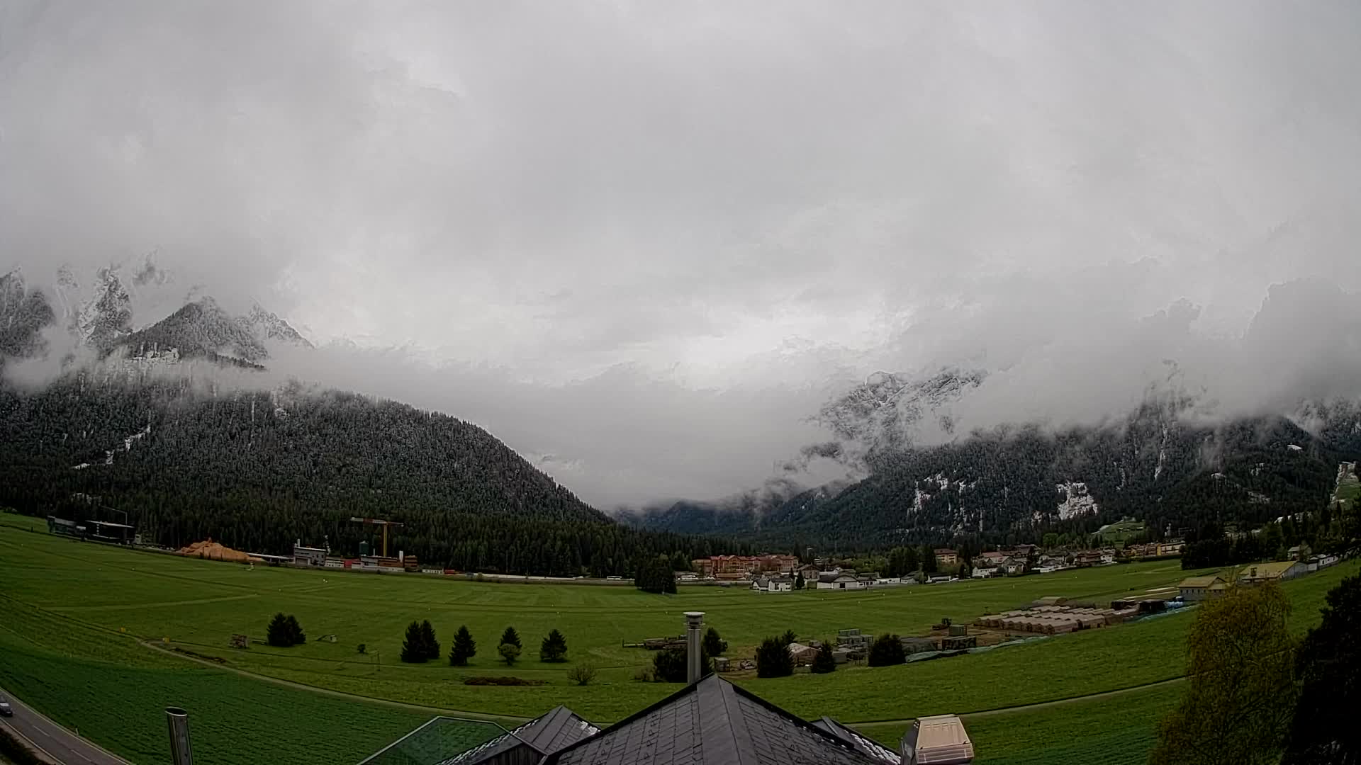 Web kamera Toblach Dolomiti – Pogled s Hotela Rosengarten