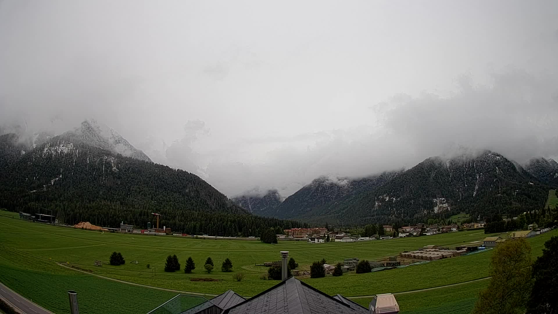Web kamera Toblach Dolomiti – Pogled s Hotela Rosengarten