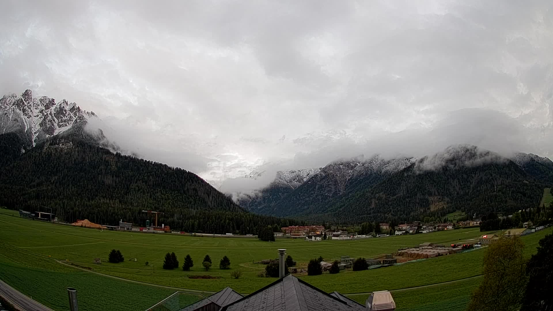 Spletna kamera Toblach Dolomiti – Pogled iz hotela Rosengarten