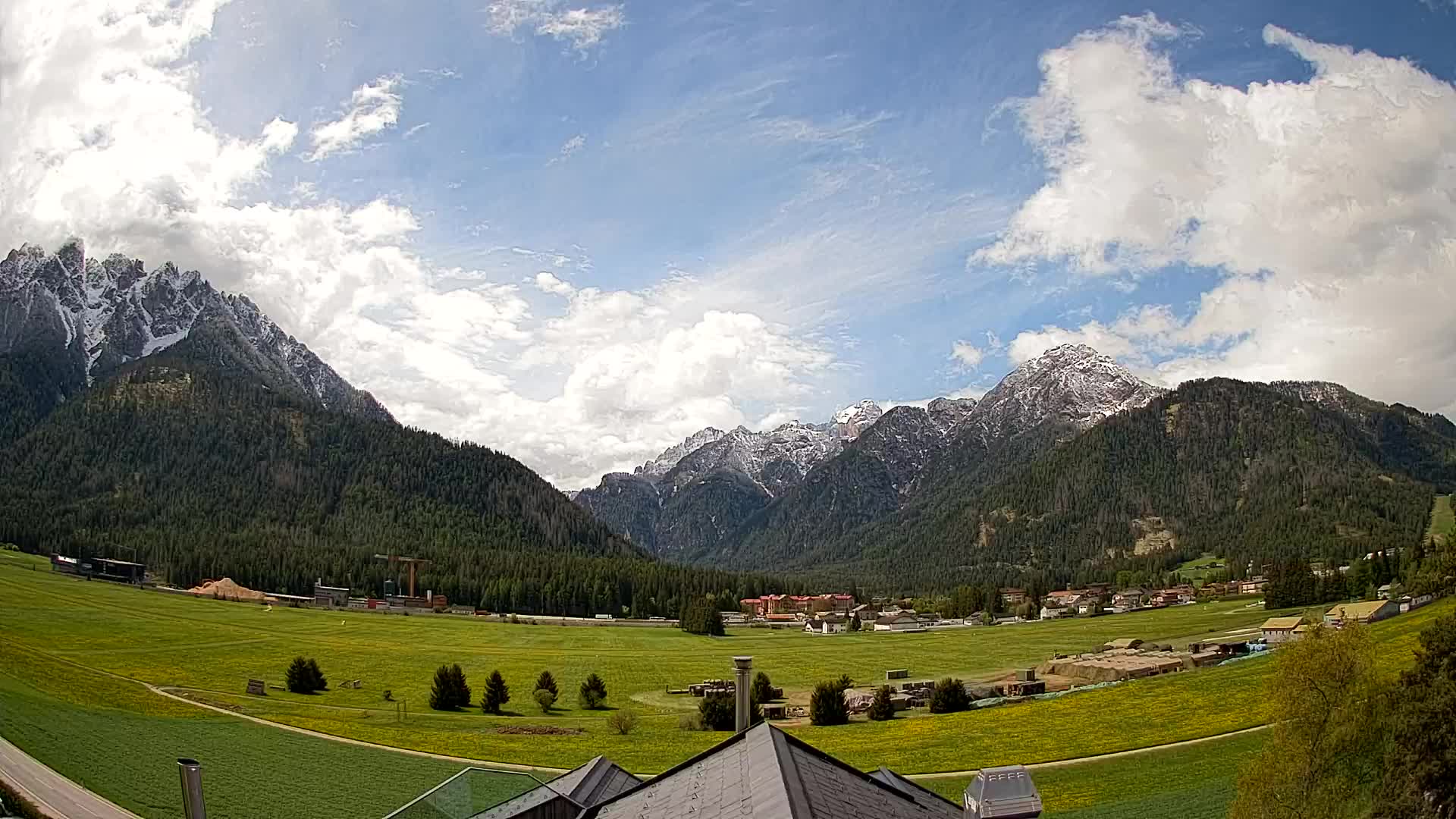 Web kamera Toblach Dolomiti – Pogled s Hotela Rosengarten