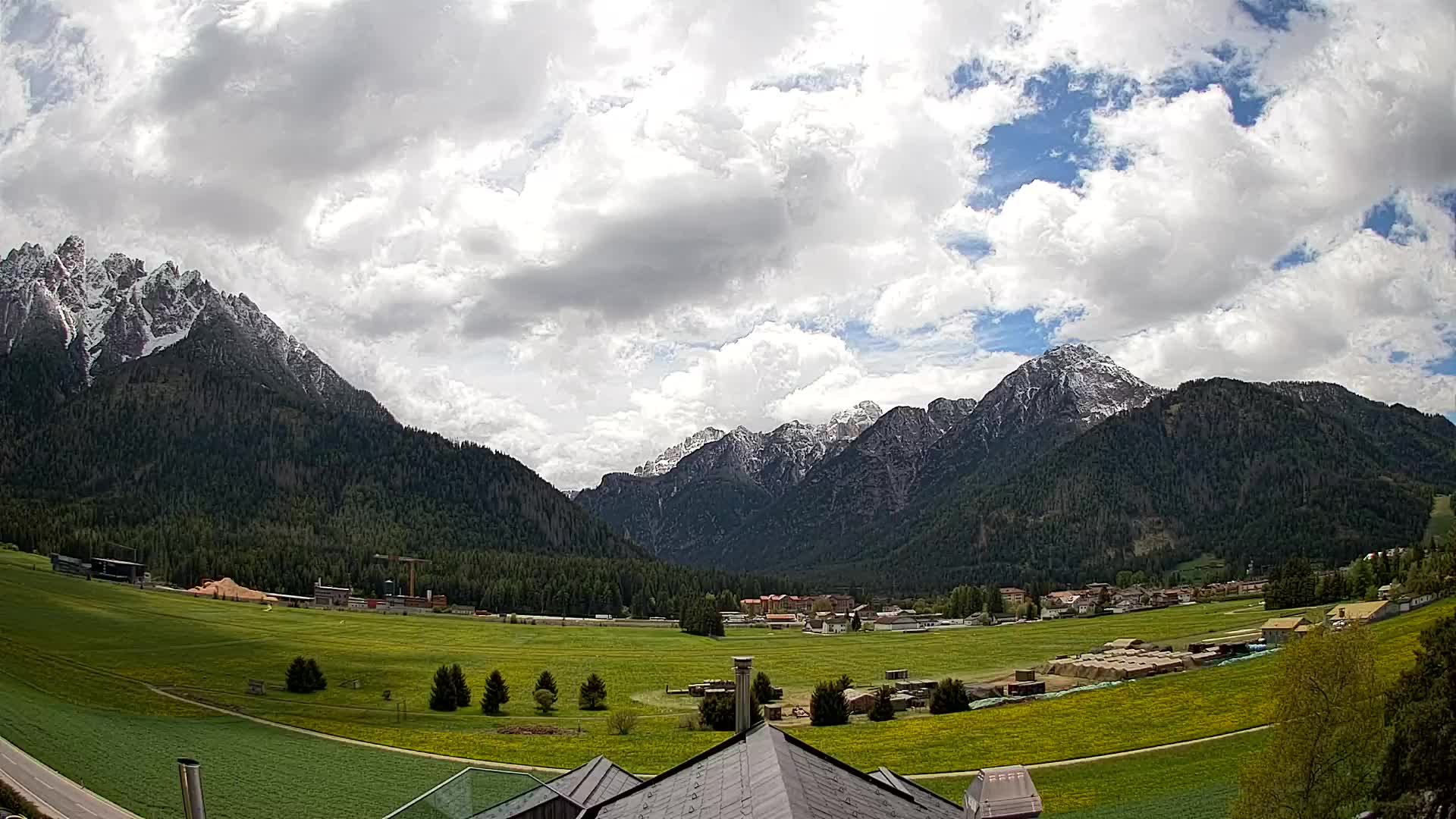 Web kamera Toblach Dolomiti – Pogled s Hotela Rosengarten