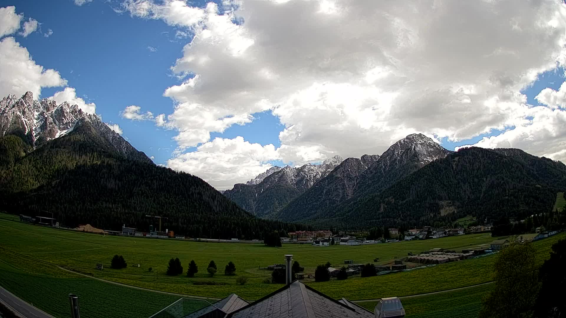 Web kamera Toblach Dolomiti – Pogled s Hotela Rosengarten