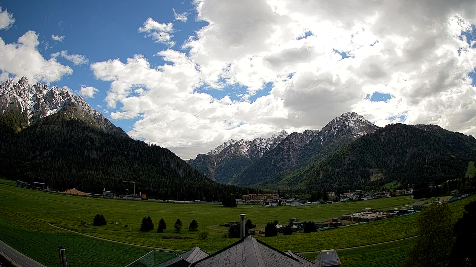 Spletna kamera Toblach Dolomiti – Pogled iz hotela Rosengarten