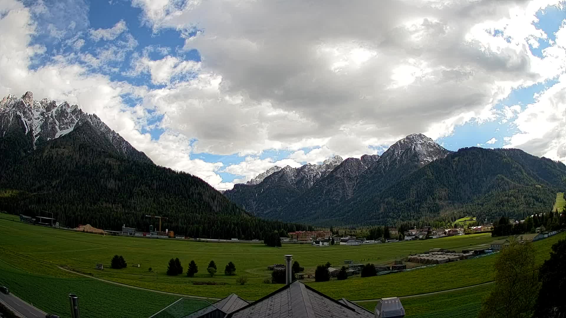 Spletna kamera Toblach Dolomiti – Pogled iz hotela Rosengarten