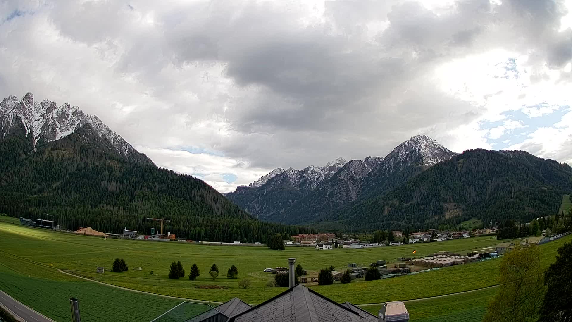 Spletna kamera Toblach Dolomiti – Pogled iz hotela Rosengarten