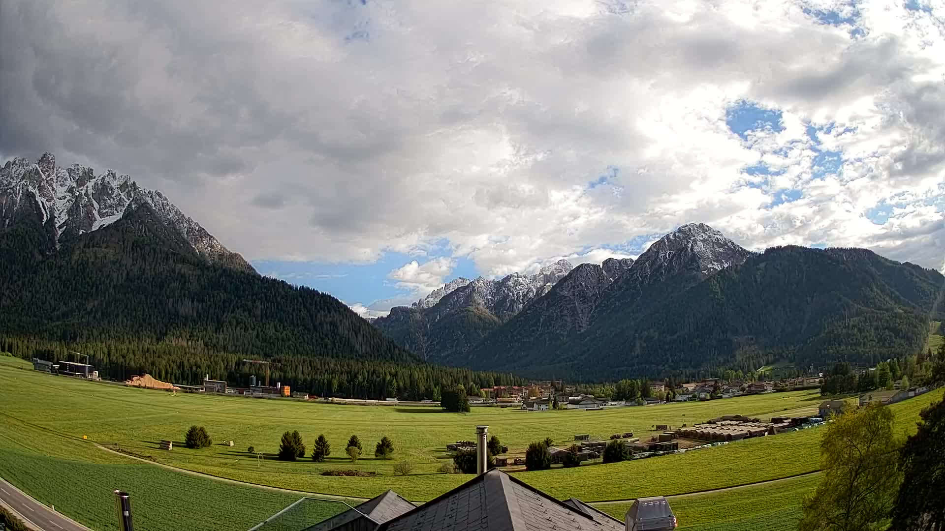 Spletna kamera Toblach Dolomiti – Pogled iz hotela Rosengarten
