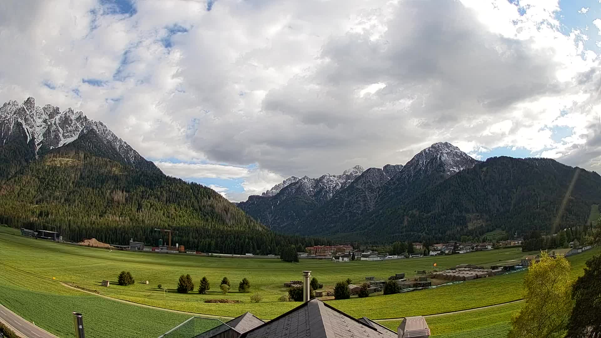 Web kamera Toblach Dolomiti – Pogled s Hotela Rosengarten