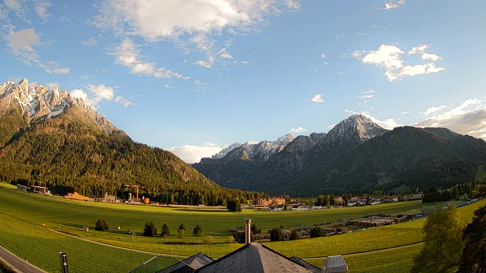 Webcam Toblach Dolomites – View from Hotel Rosengarten