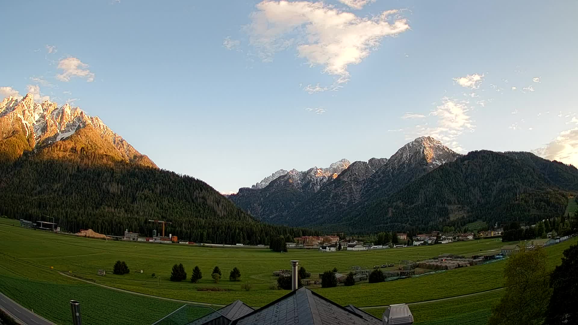 Web kamera Toblach Dolomiti – Pogled s Hotela Rosengarten