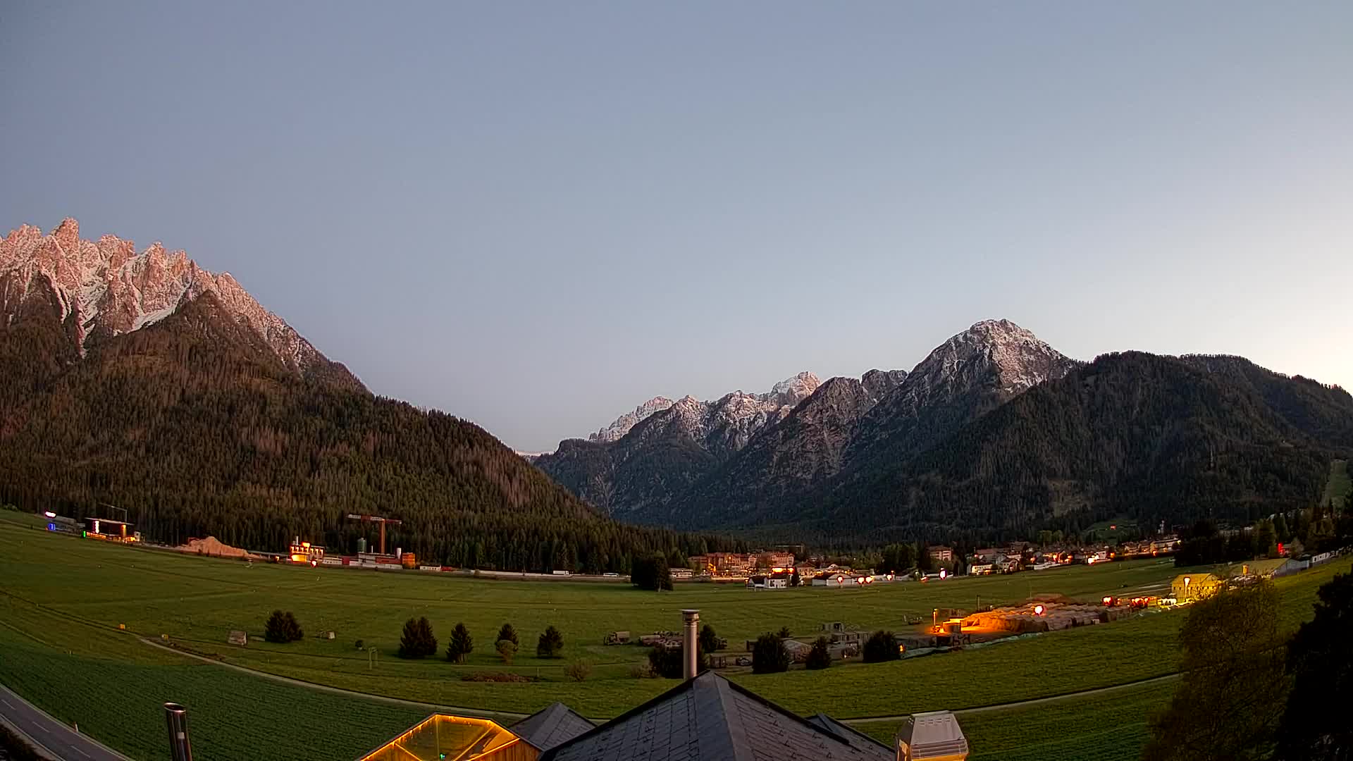Web kamera Toblach Dolomiti – Pogled s Hotela Rosengarten