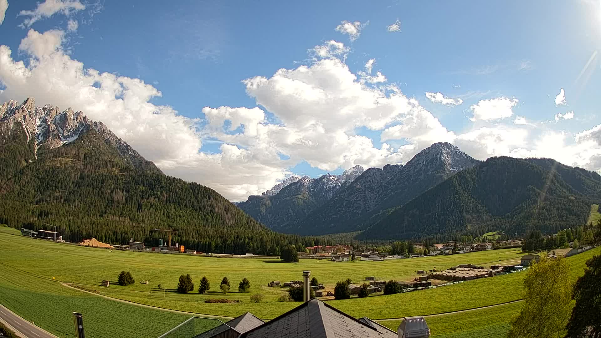 Spletna kamera Toblach Dolomiti – Pogled iz hotela Rosengarten