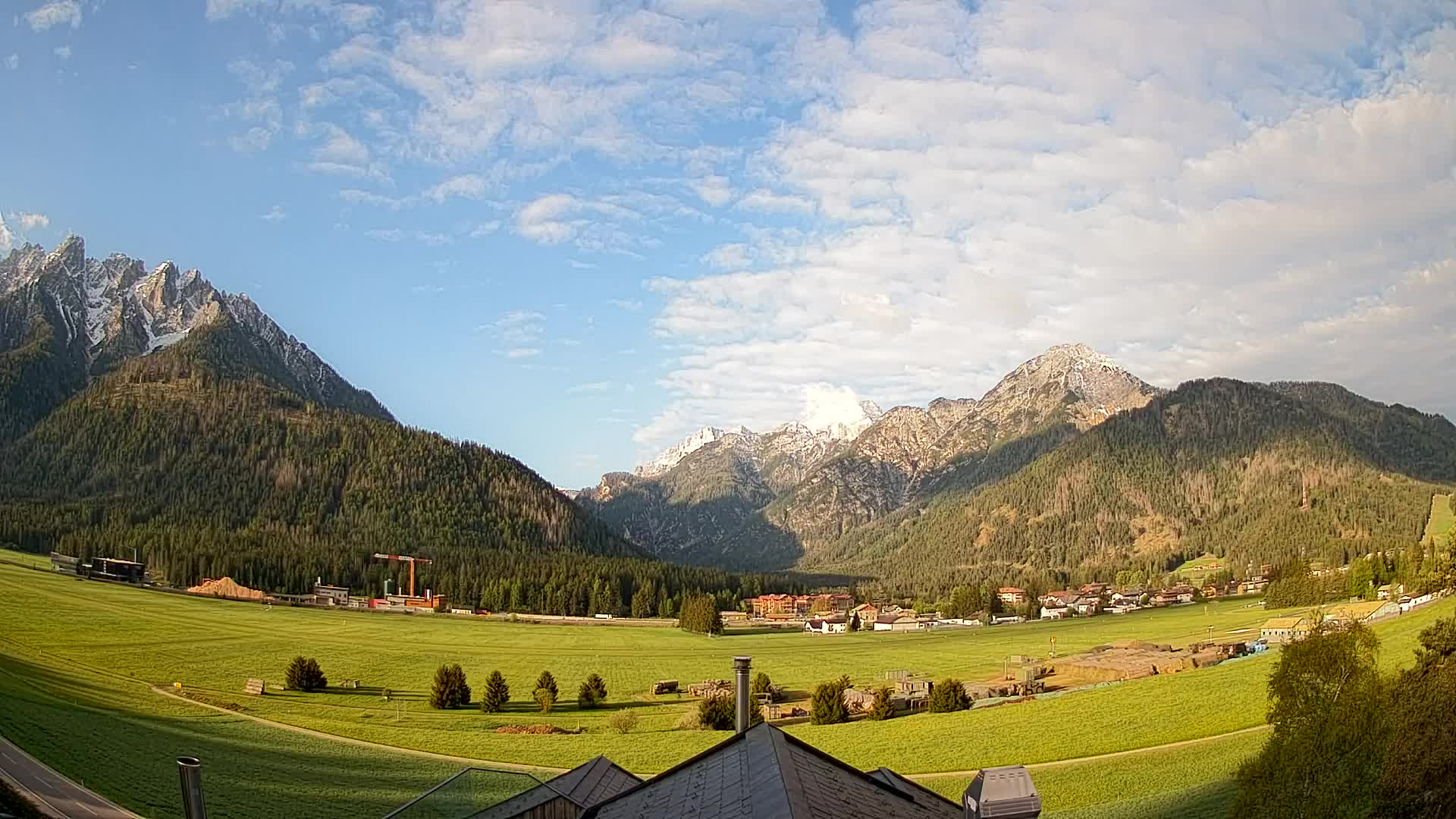 Spletna kamera Toblach Dolomiti – Pogled iz hotela Rosengarten