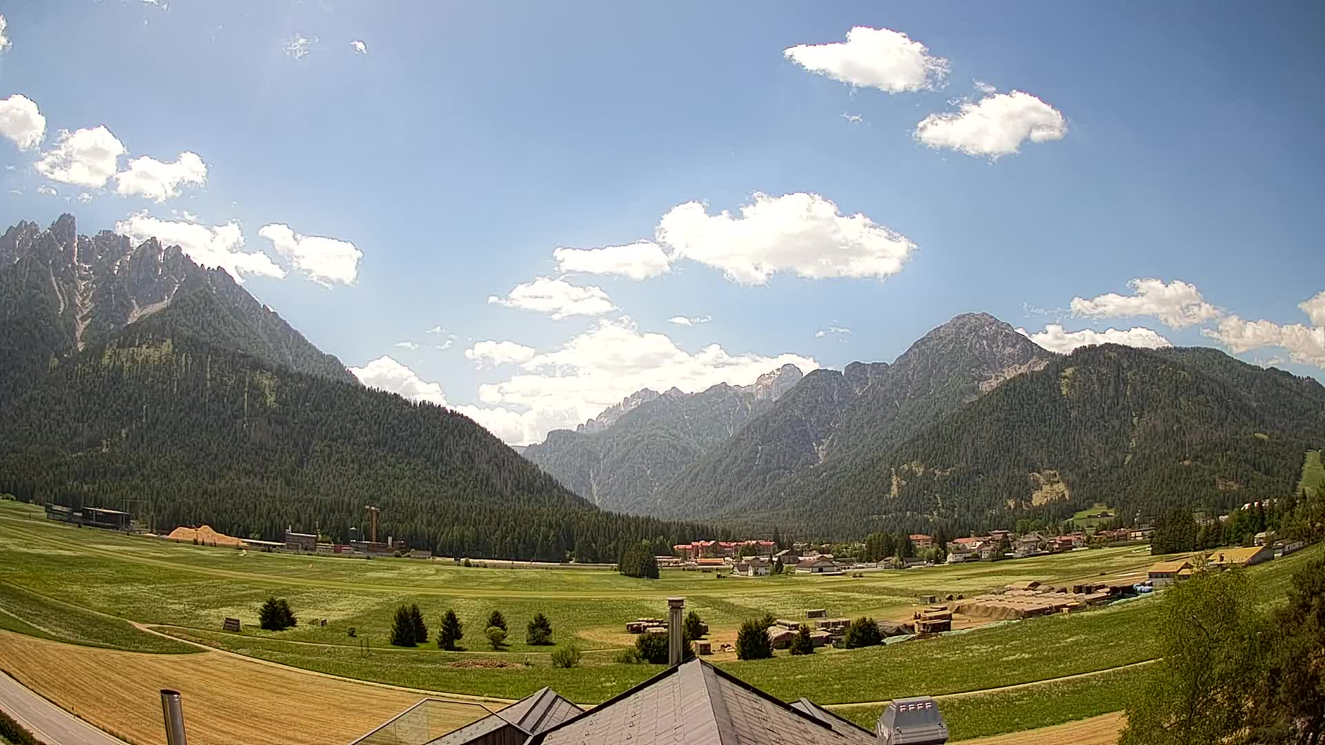 Spletna kamera Toblach Dolomiti – Pogled iz hotela Rosengarten