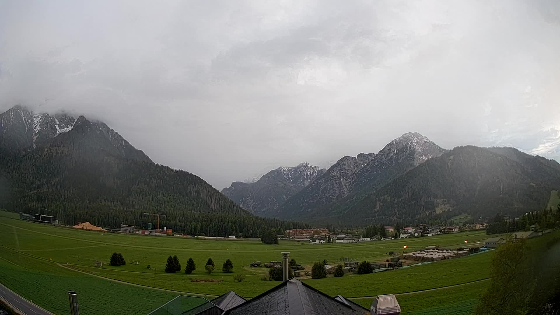 Web kamera Toblach Dolomiti – Pogled s Hotela Rosengarten