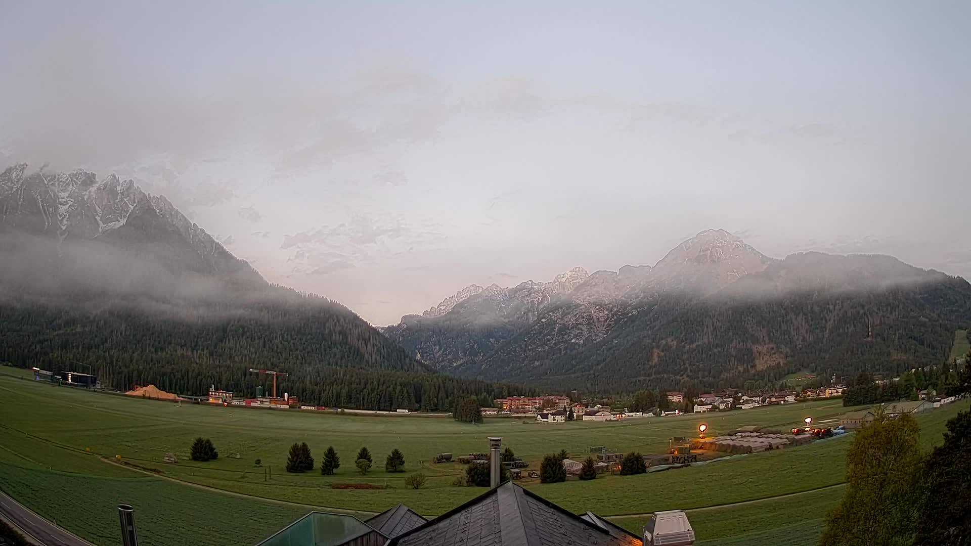 Web kamera Toblach Dolomiti – Pogled s Hotela Rosengarten