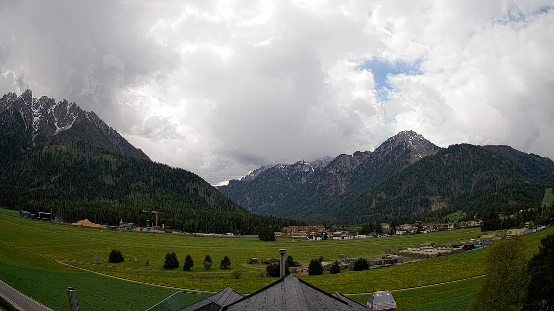 Spletna kamera Toblach Dolomiti – Pogled iz hotela Rosengarten