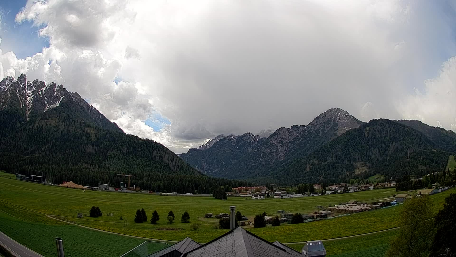 Web kamera Toblach Dolomiti – Pogled s Hotela Rosengarten