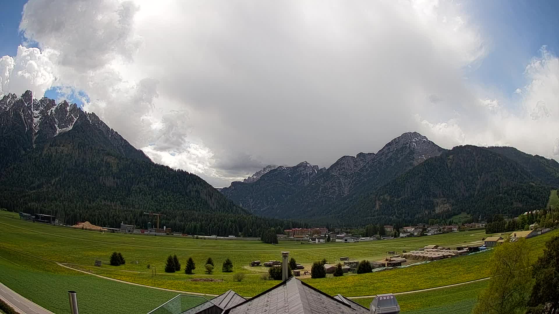 Spletna kamera Toblach Dolomiti – Pogled iz hotela Rosengarten