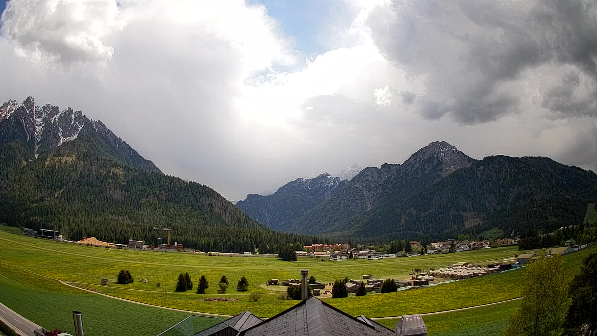 Web kamera Toblach Dolomiti – Pogled s Hotela Rosengarten