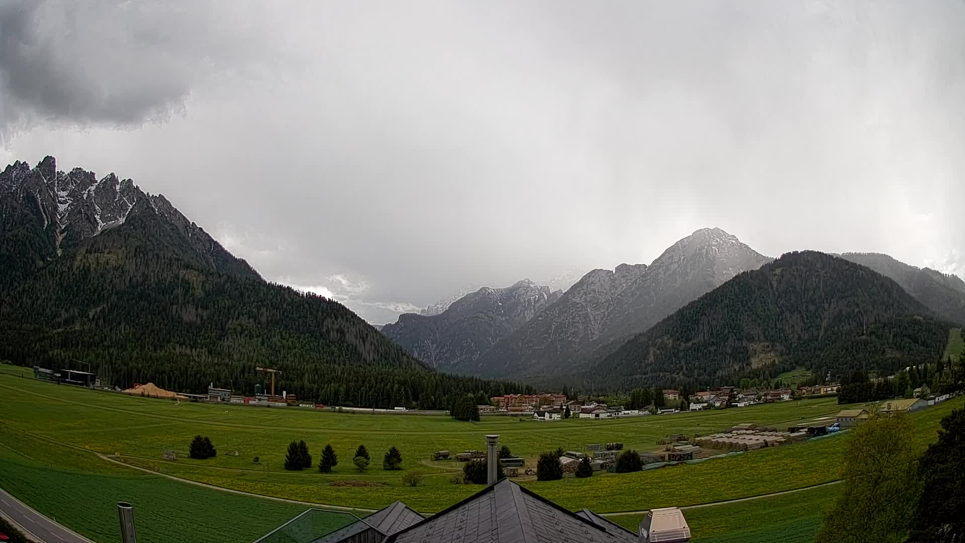 Web kamera Toblach Dolomiti – Pogled s Hotela Rosengarten