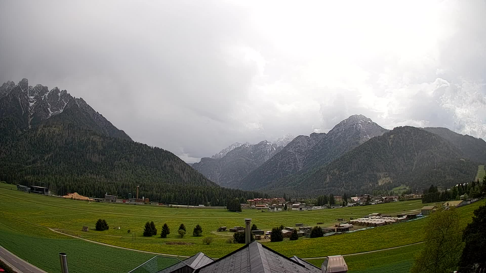 Spletna kamera Toblach Dolomiti – Pogled iz hotela Rosengarten