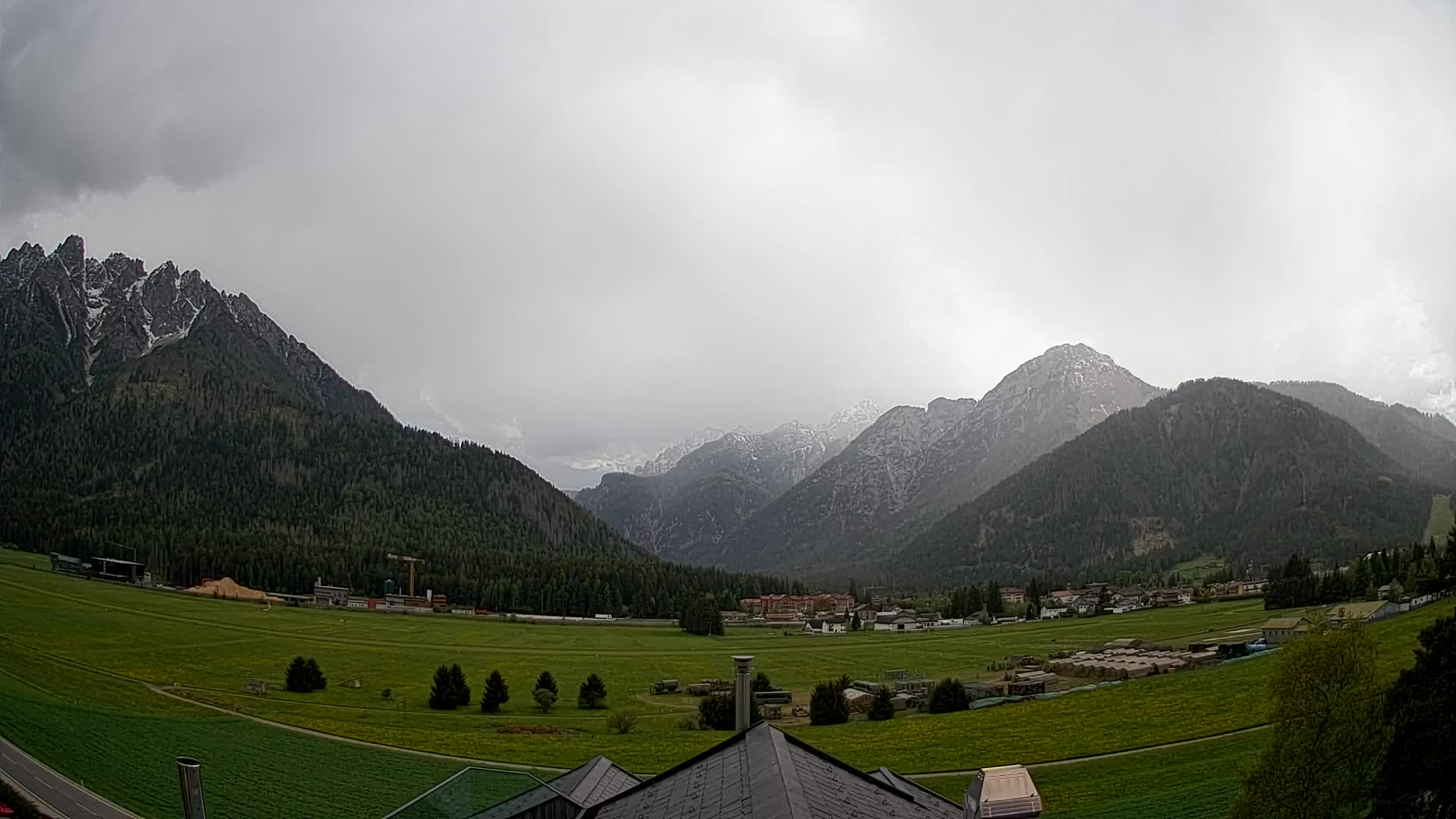 Spletna kamera Toblach Dolomiti – Pogled iz hotela Rosengarten