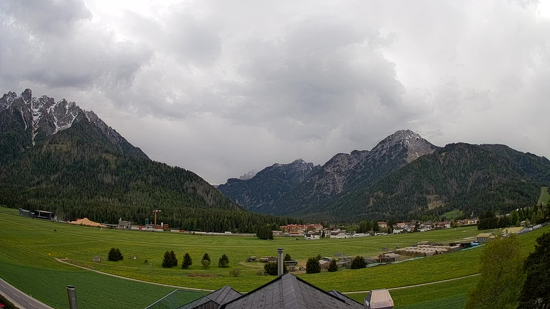 Spletna kamera Toblach Dolomiti – Pogled iz hotela Rosengarten