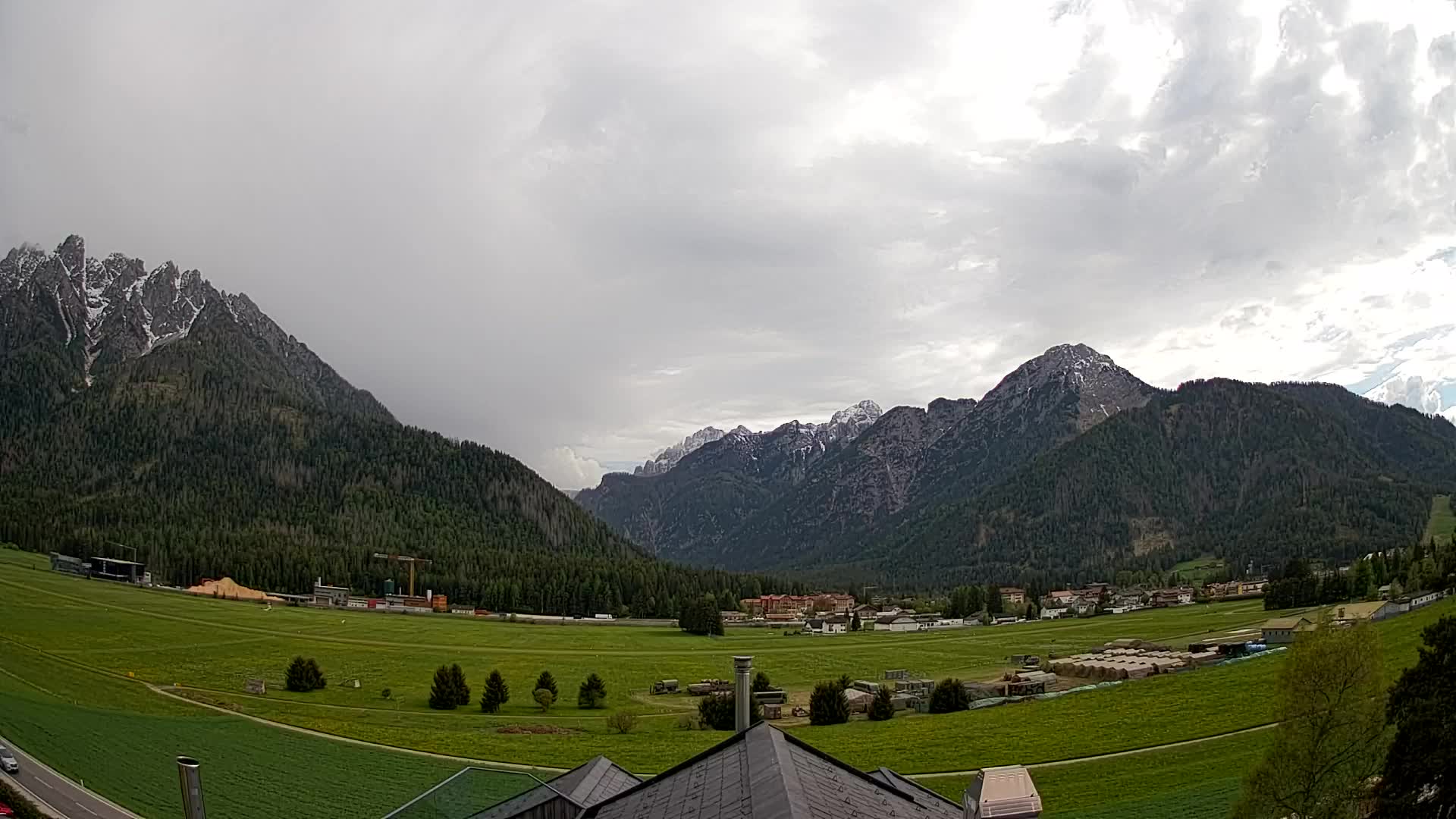 Spletna kamera Toblach Dolomiti – Pogled iz hotela Rosengarten