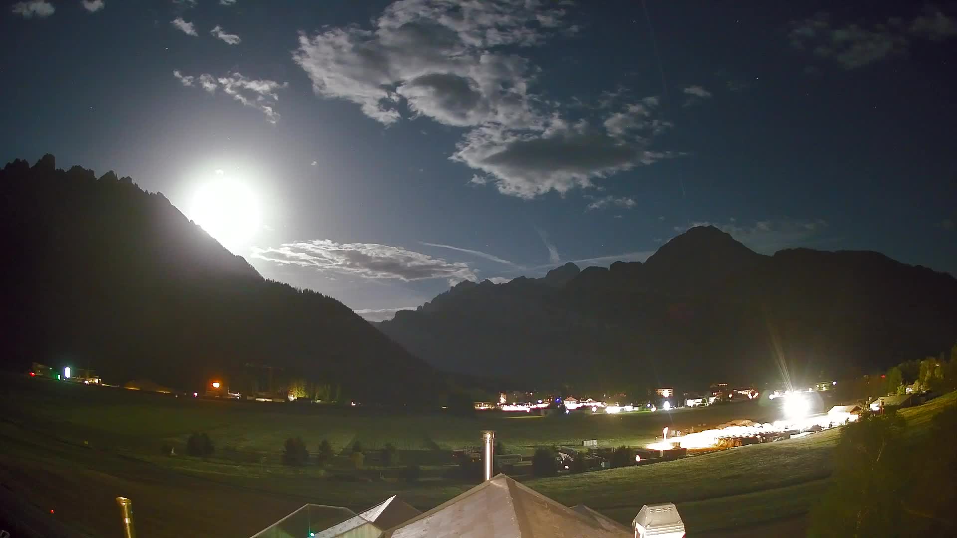 Spletna kamera Toblach Dolomiti – Pogled iz hotela Rosengarten