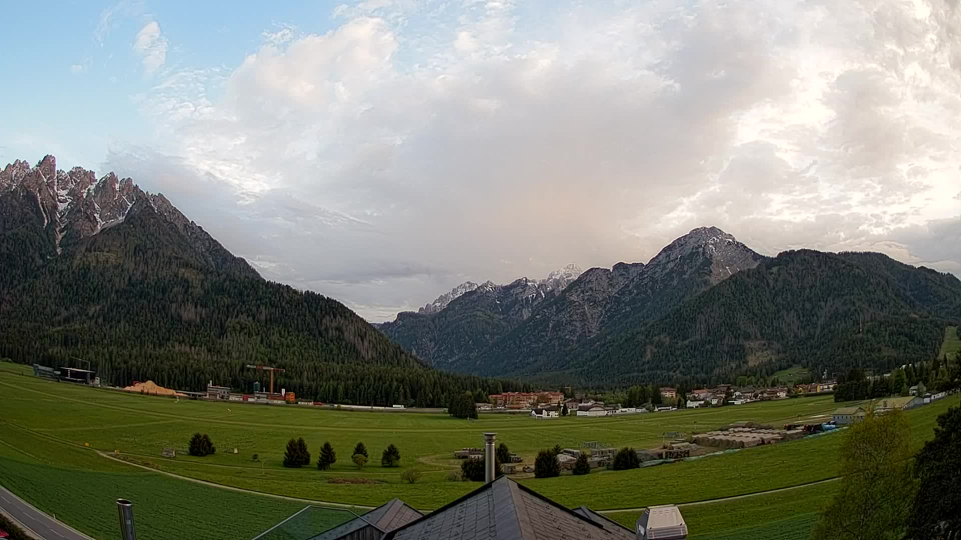 Web kamera Toblach Dolomiti – Pogled s Hotela Rosengarten