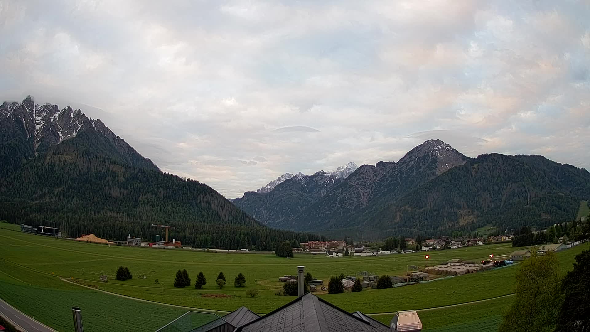 Web kamera Toblach Dolomiti – Pogled s Hotela Rosengarten
